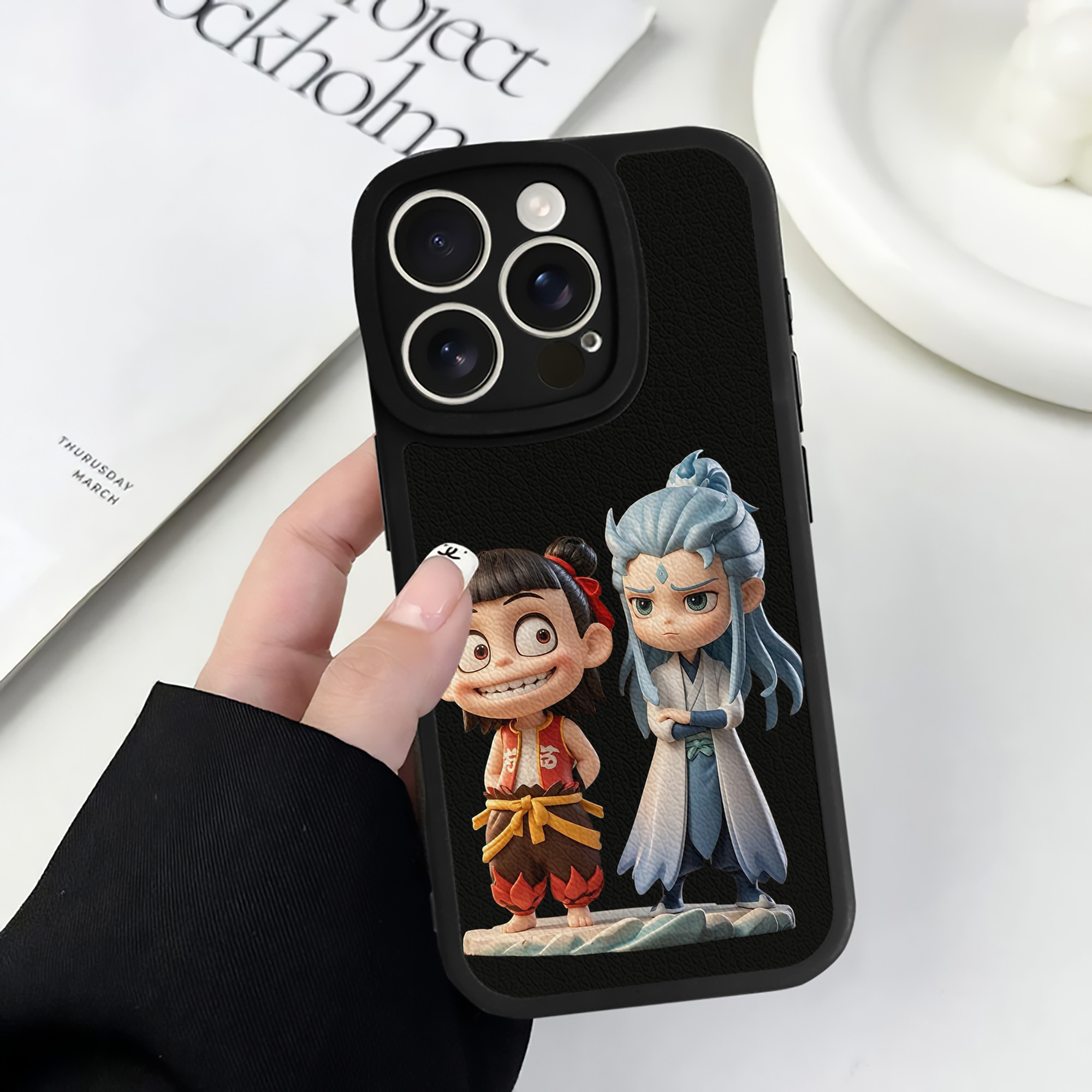 （画像用） Ne Zha 2 ナタ 魔童の大暴れ 【iPhone 16シリーズ対応】シリコンスマホケース（レザー調） 材質：シリコン